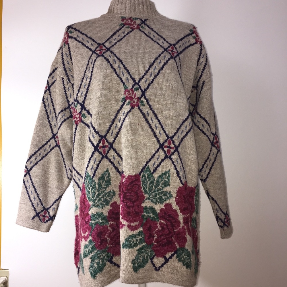 Mockneck sweater with floral diamond pattern